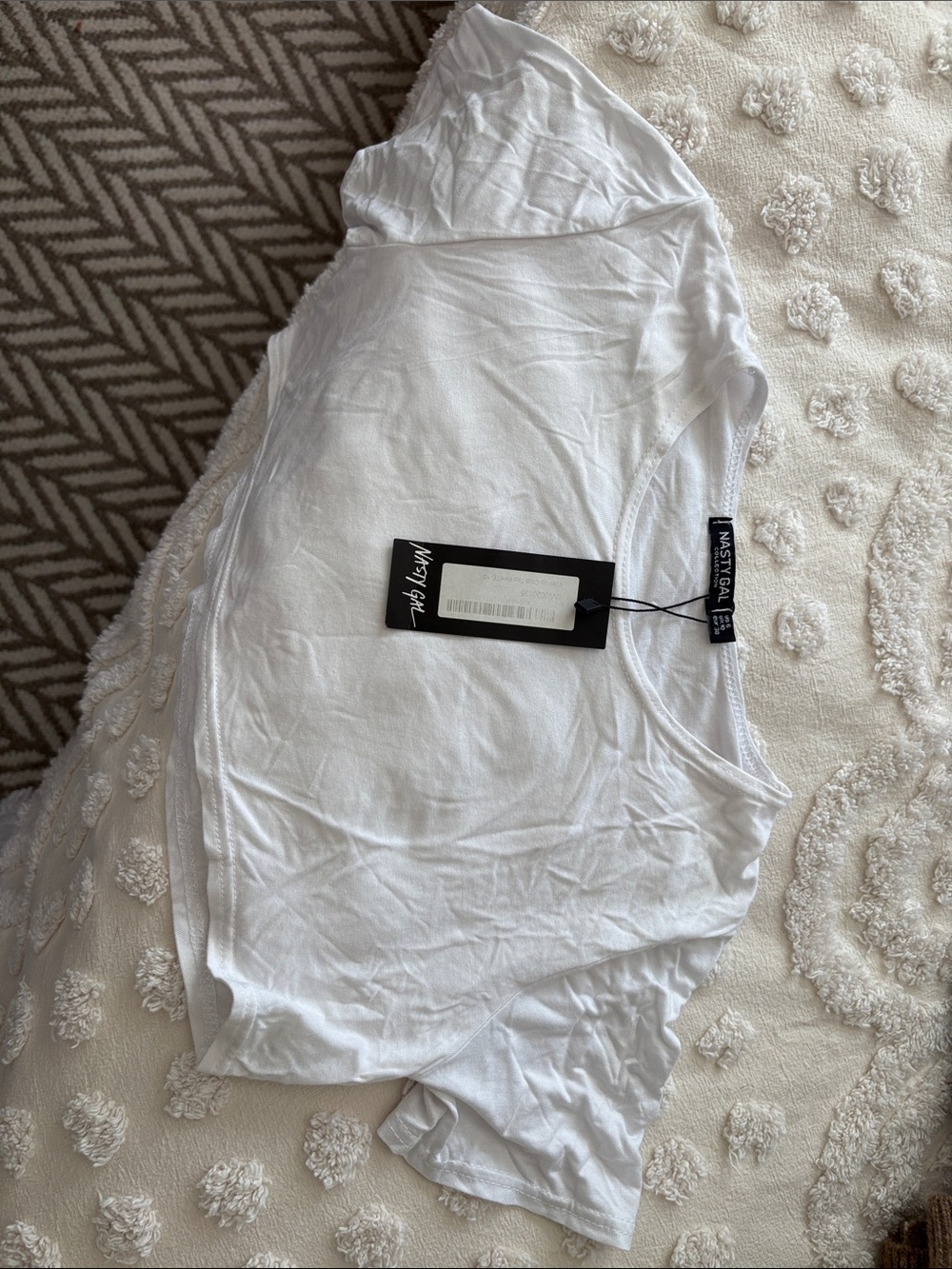 3/$25 🦀 Nasty Gal White Wait Up Crop Top. Size 6 NWT